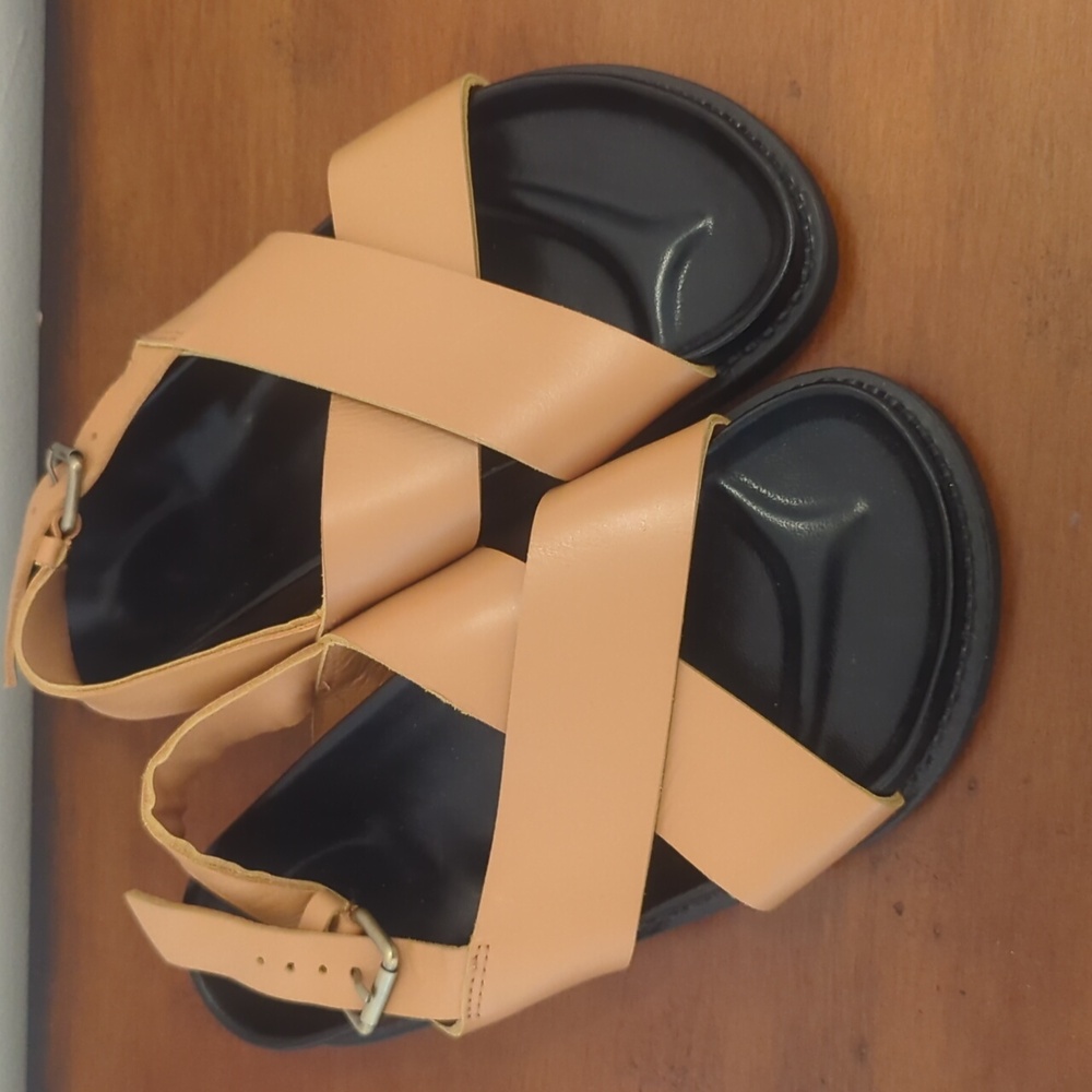 LIBERTE EURO 38 Camel Color Crissy Cross Women's Sandals